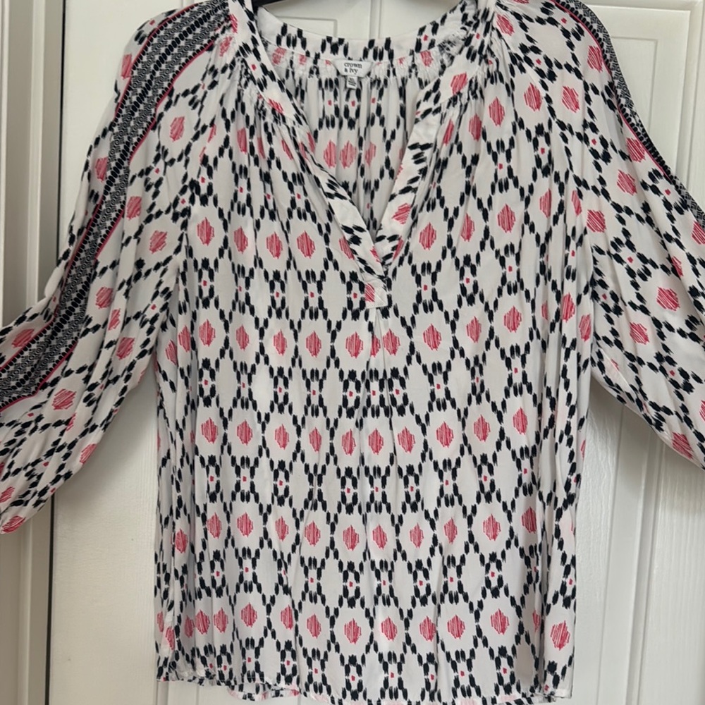 Crown & Ivy Black and Pink Graphic Blouse with 3/4 Sleeves